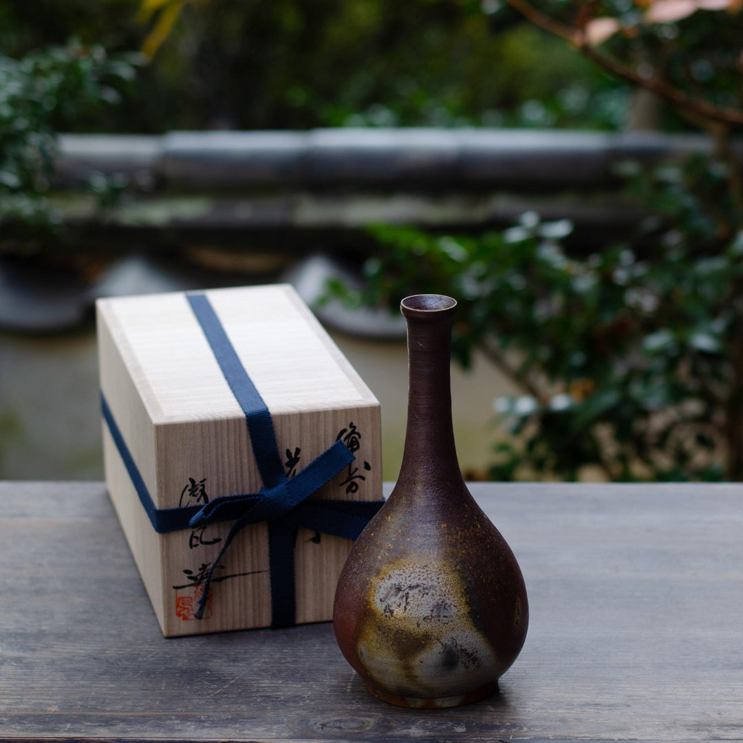 Traditional Turnip-Shaped Vase – Imprint